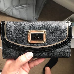 GUESS Trifold Wallet